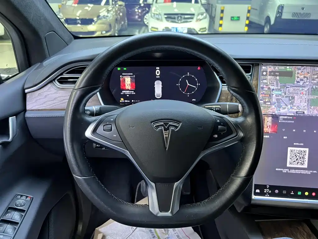 TESLA MODEL X