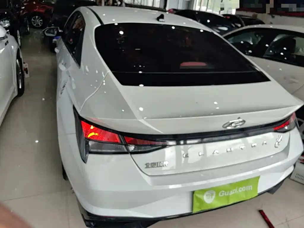 Hyundai Elantra — миниатюра 6