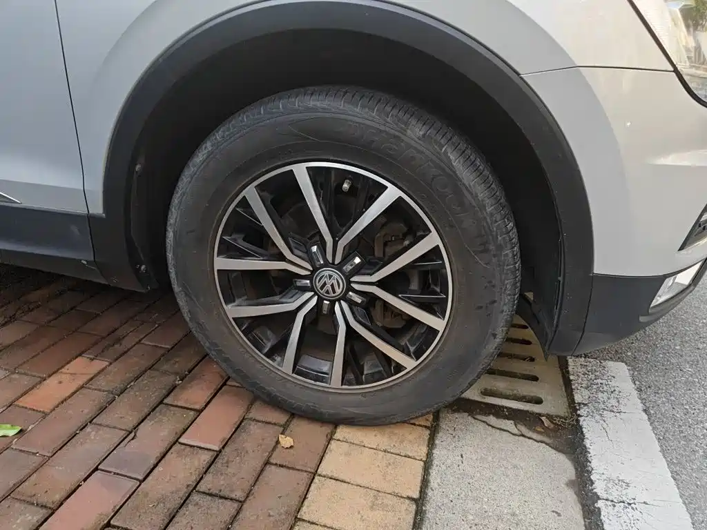 Volkswagen Tiguan L — миниатюра 24