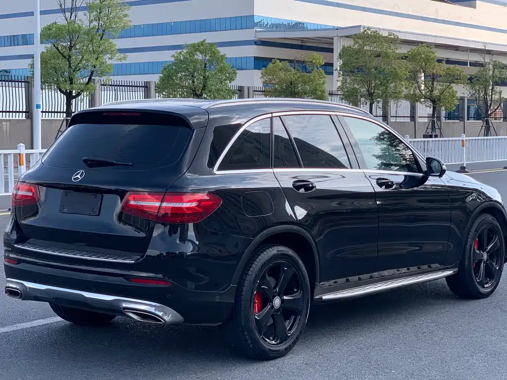 MERCEDES-BENZ GLC