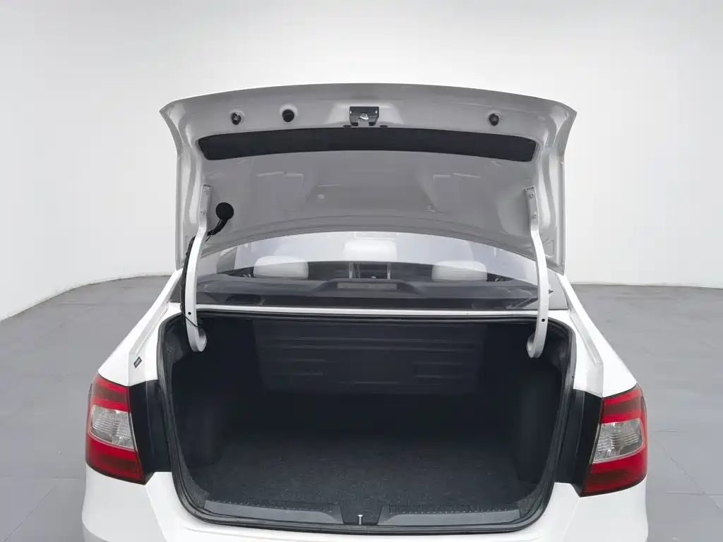 Skoda Rapid — миниатюра 16