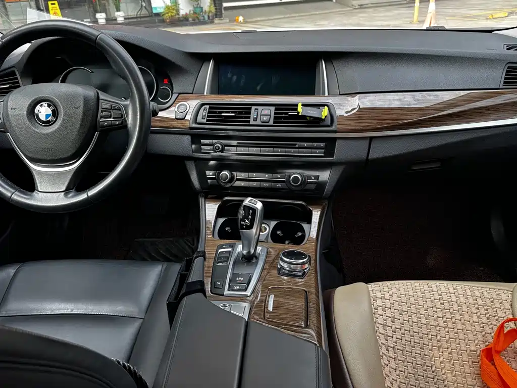 BMW 5 Series — миниатюра 5