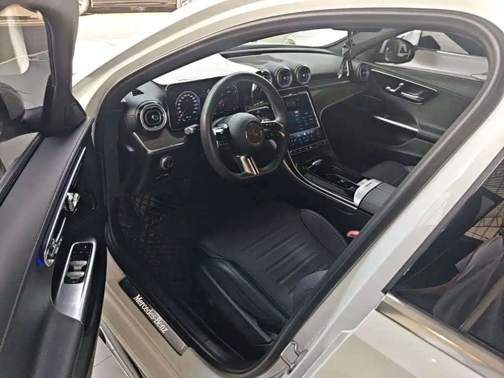 Mercedes-Benz C-Class — миниатюра 16