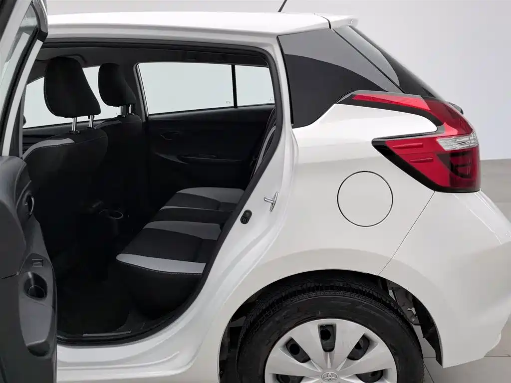 TOYOTA YARIS L ZHIXUAN