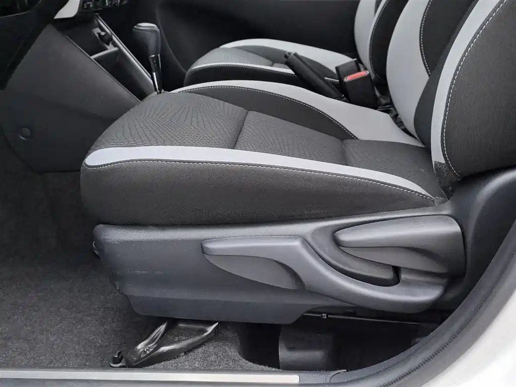 TOYOTA YARIS L ZHIXUAN