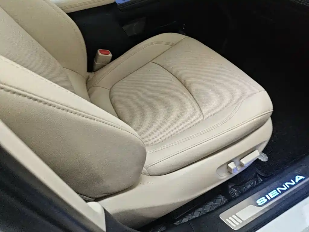 Toyota Sienna — миниатюра 25