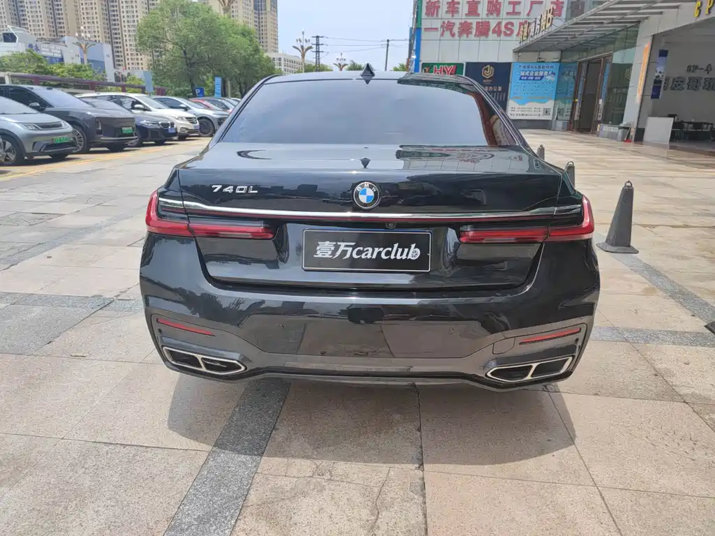 BMW 7 Series — миниатюра 10