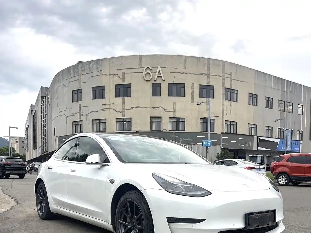 Tesla Model 3 — миниатюра 2