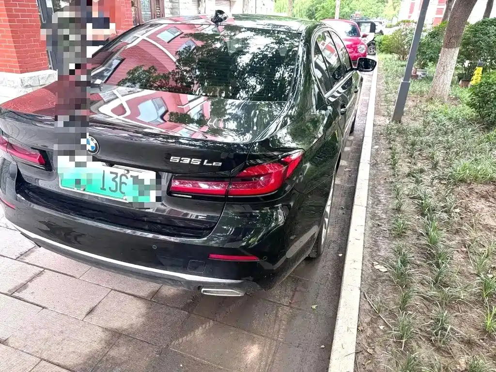 BMW 5 Series New Energy — миниатюра 2