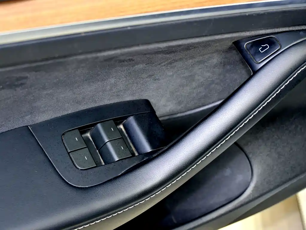 Tesla Model 3 — миниатюра 20