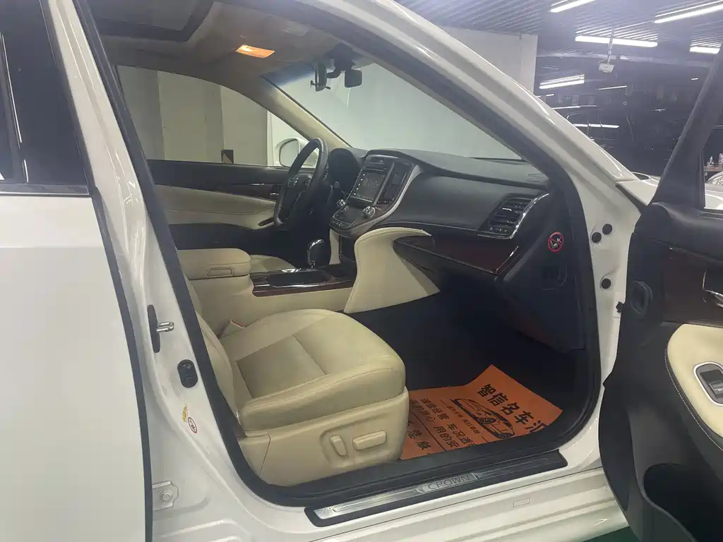 Toyota Crown — миниатюра 15