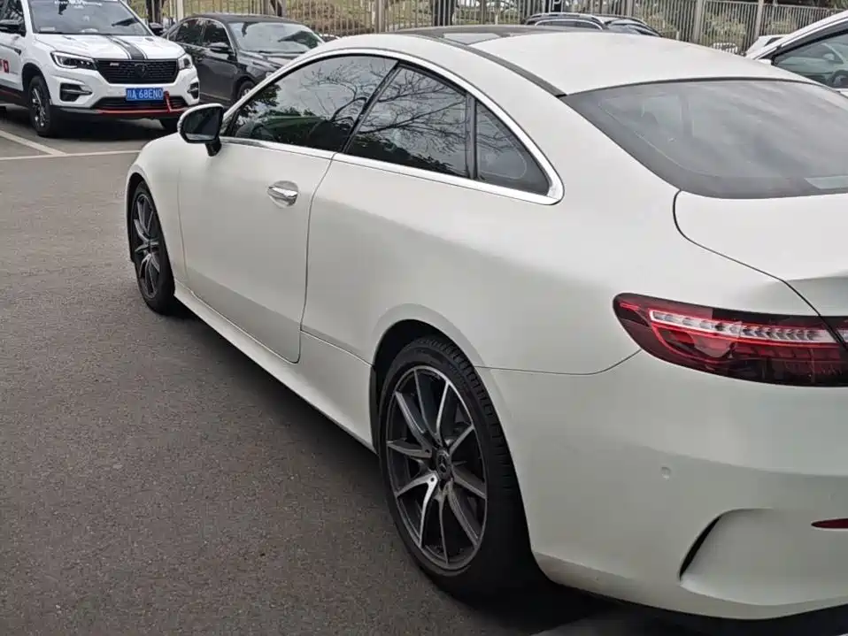 MERCEDES-BENZ E CLASS