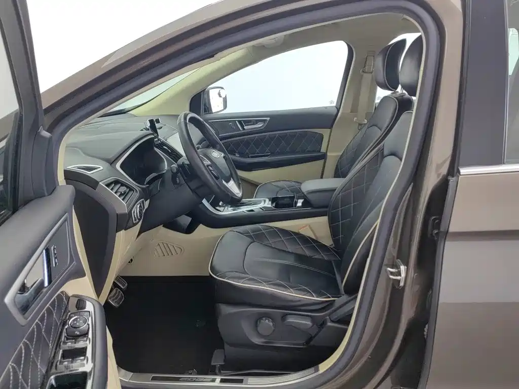 Ford Edge — миниатюра 10