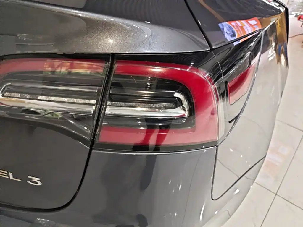 Tesla Model 3 — миниатюра 8