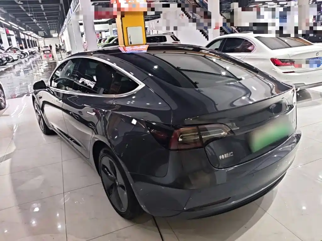 Tesla Model 3 — миниатюра 5