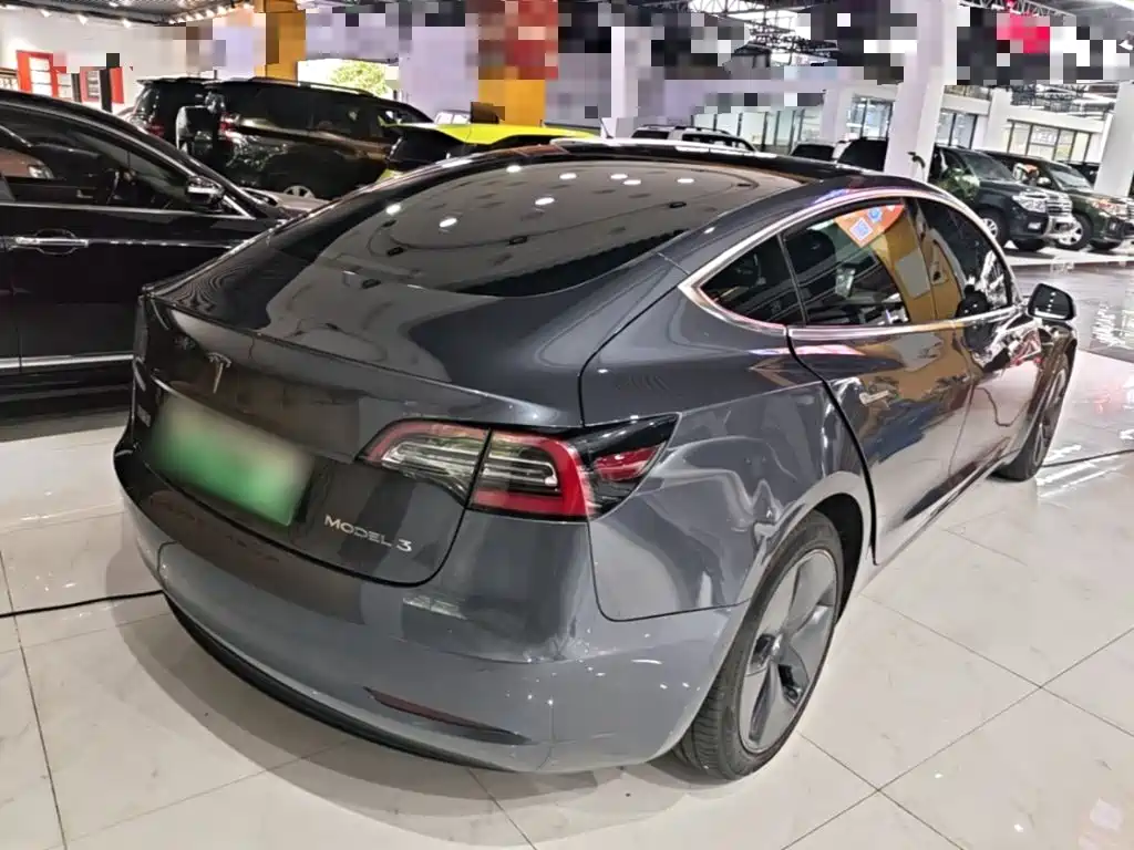 Tesla Model 3 — миниатюра 7
