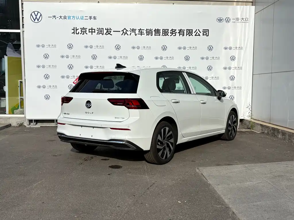 Volkswagen Golf 2026 300TSI Pro