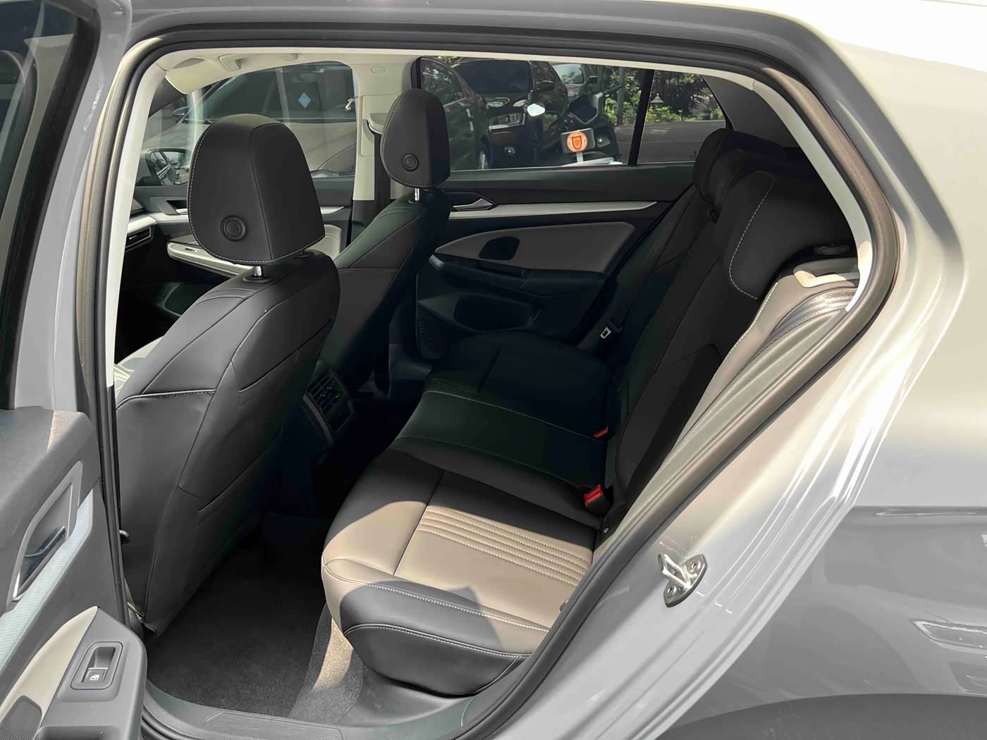 Volkswagen Golf 1.4 л 2025 г. Серебристо-серый, пробег 18800 км