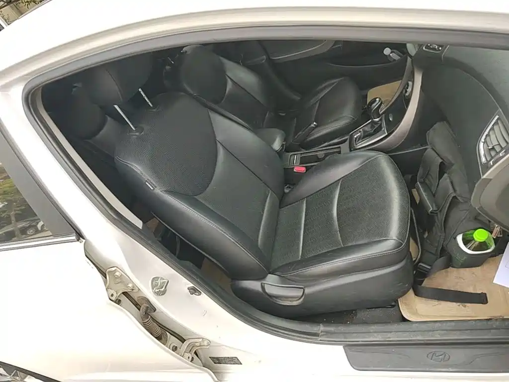 Hyundai Elantra Langdong — миниатюра 25