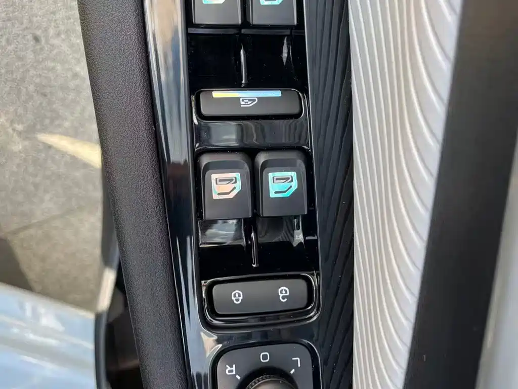 Geely Emgrand — миниатюра 12