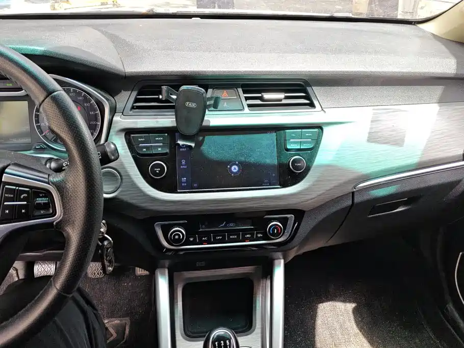 Geely Vision X3 — миниатюра 13