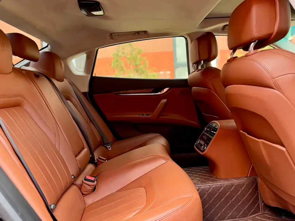 Maserati Quattroporte — миниатюра 19