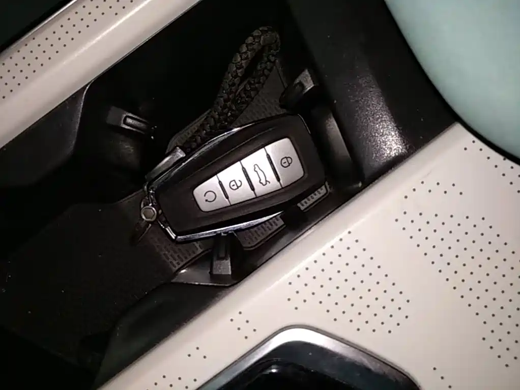 Geely L HiP — миниатюра 9