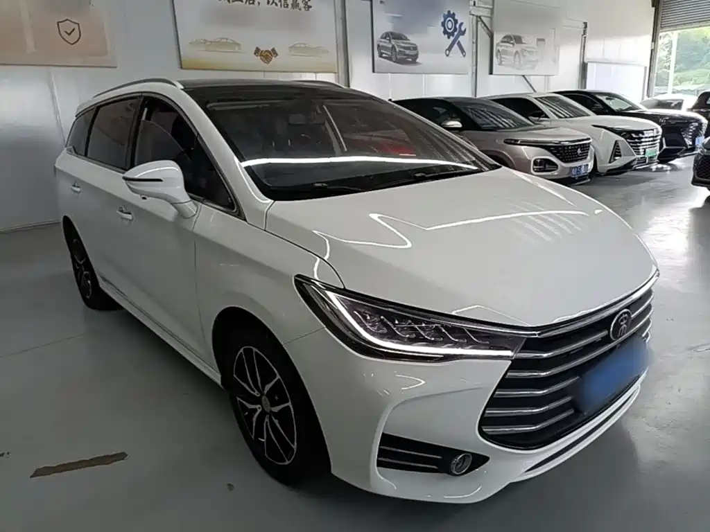 BYD MAX — миниатюра 4