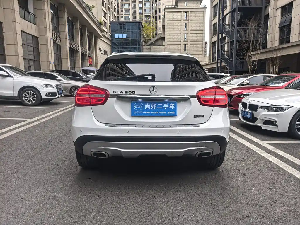 MERCEDES-BENZ GLA