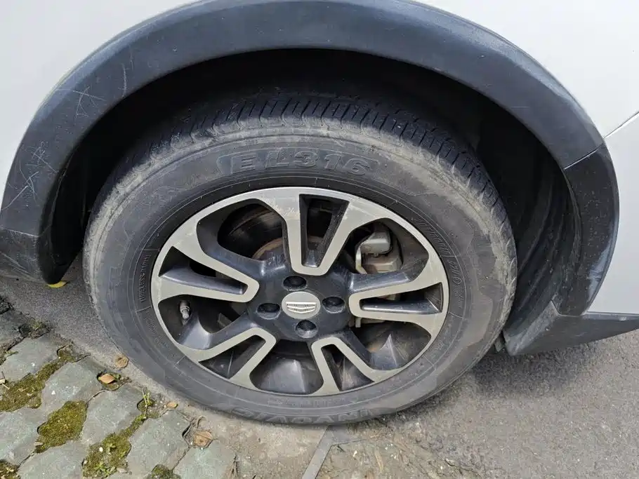 Geely Vision X3 — миниатюра 6