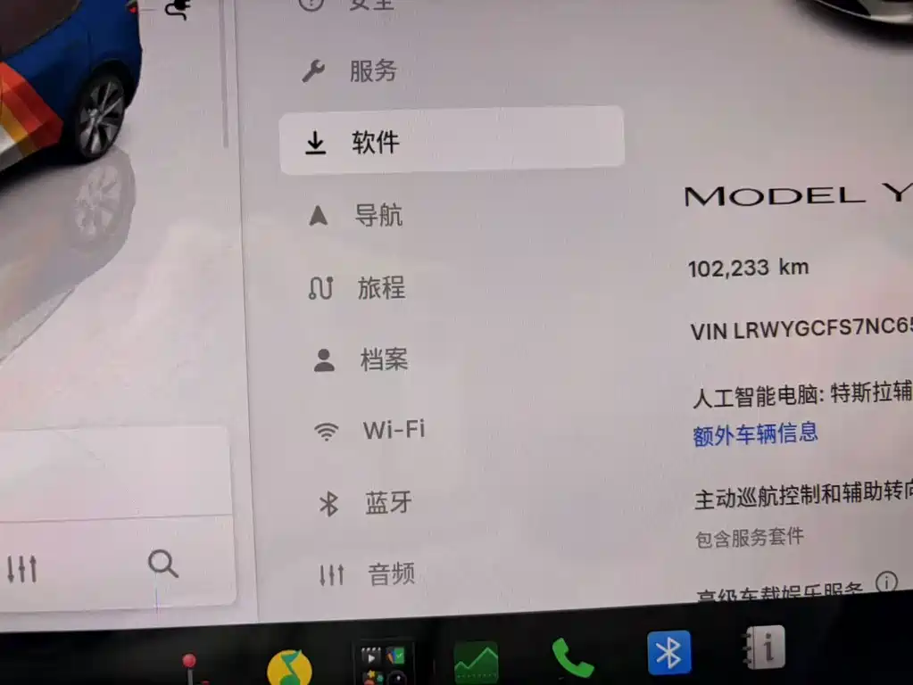 Tesla Model Y — миниатюра 11
