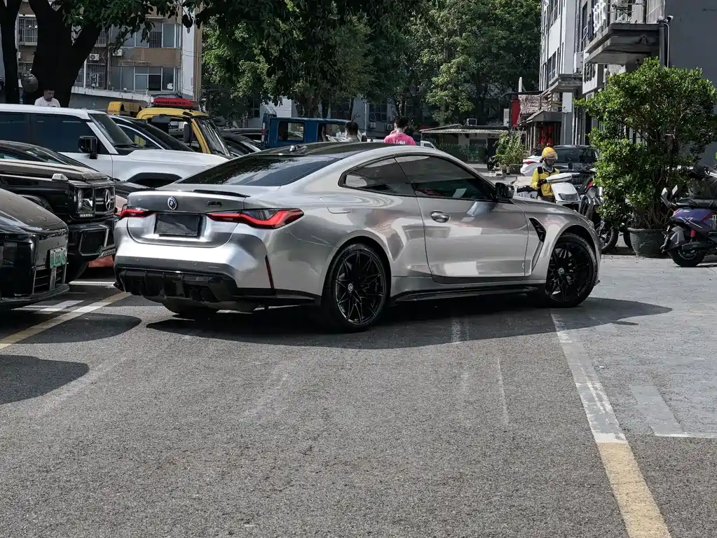 BMW M4 — миниатюра 10