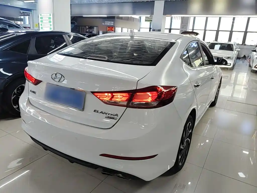 Hyundai Elantra — миниатюра 7