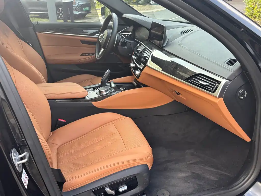 BMW 5 Series — миниатюра 6