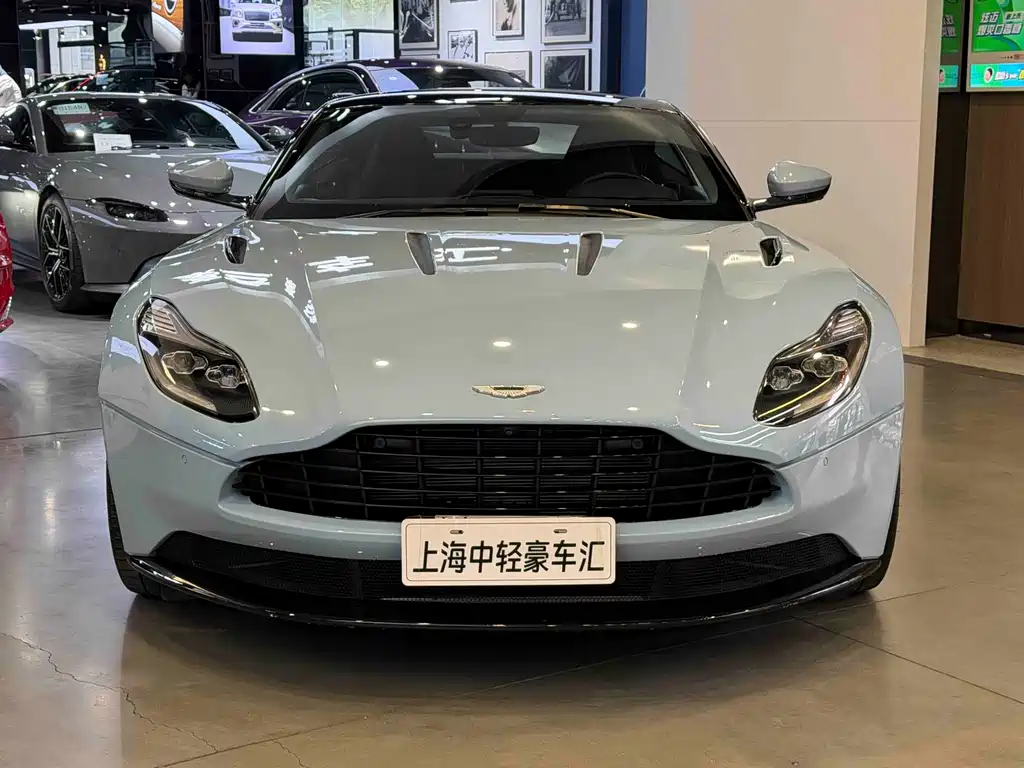 ASTON MARTIN DB11