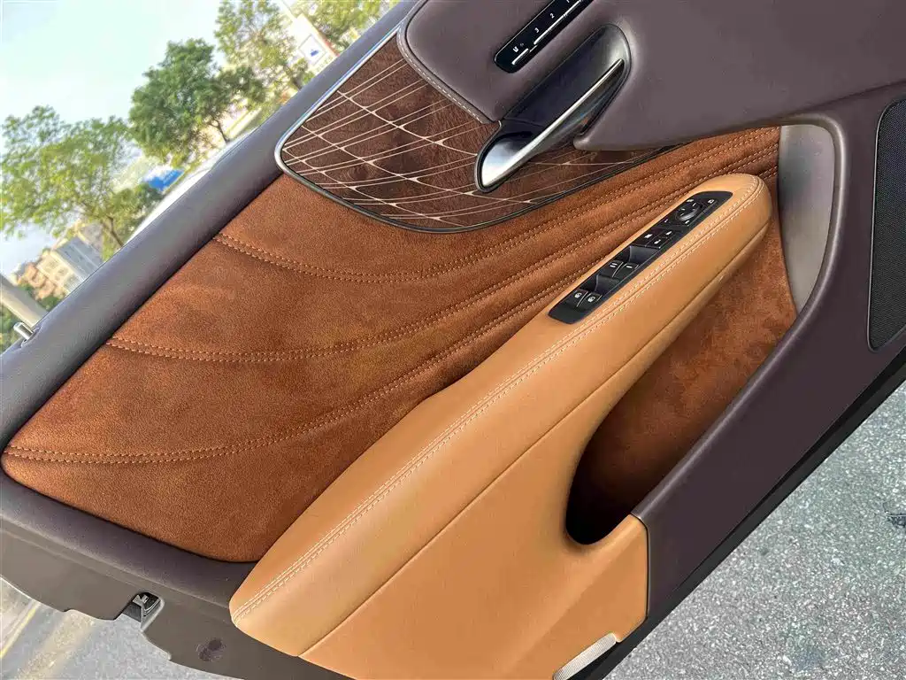 Lexus LS — миниатюра 7