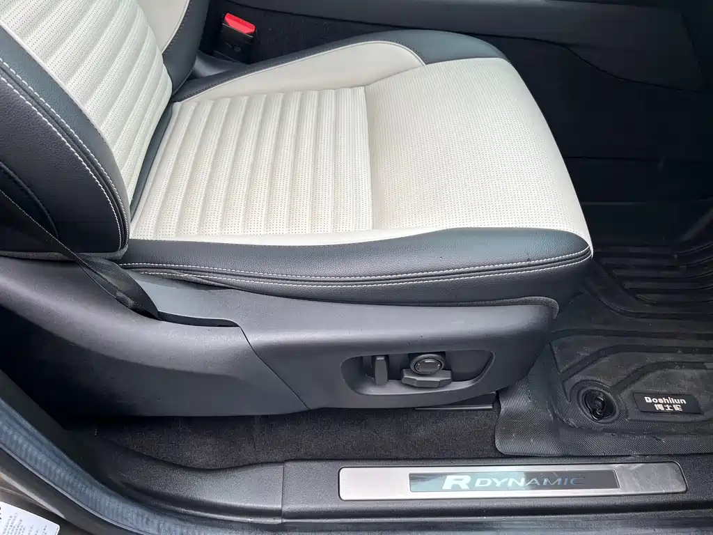 Land Rover Discovery Sport Hybrid — миниатюра 12