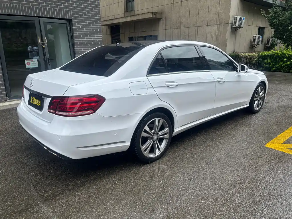 Mercedes-Benz E-Class — миниатюра 17