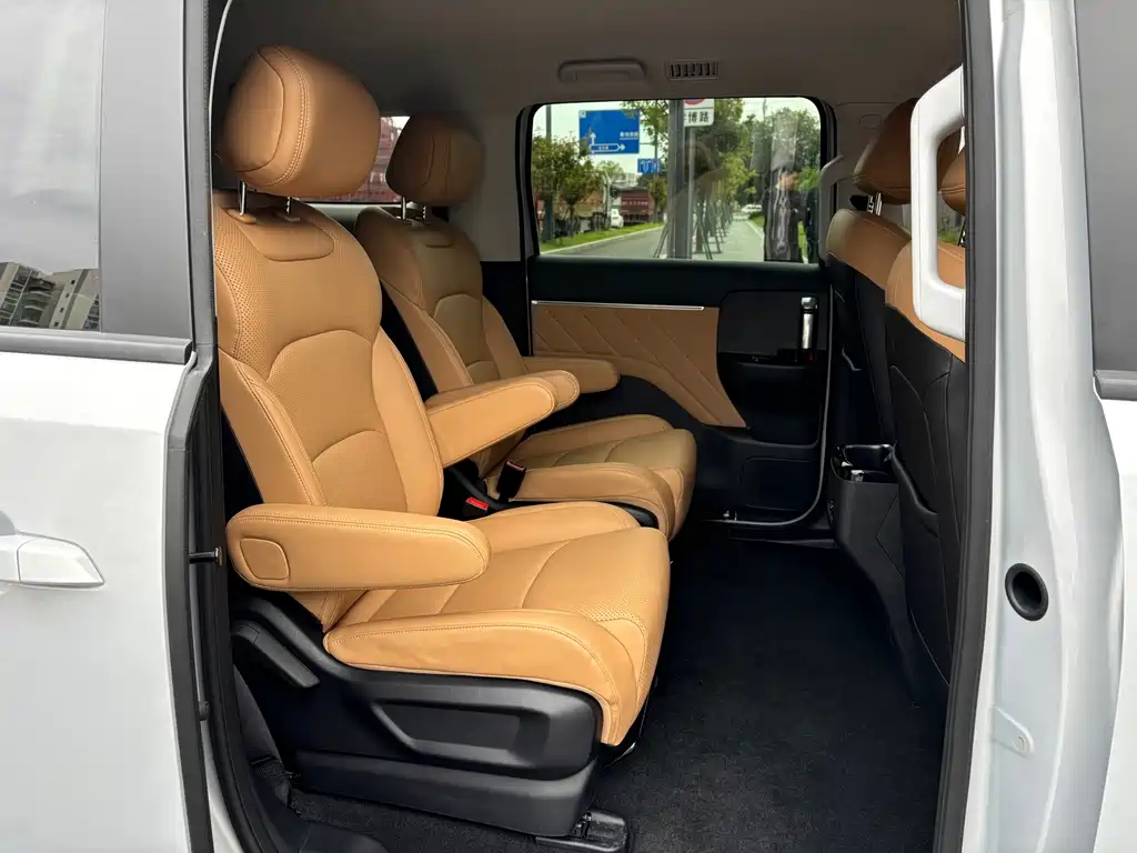 Wuling Xingguang 730 New Energy — миниатюра 9