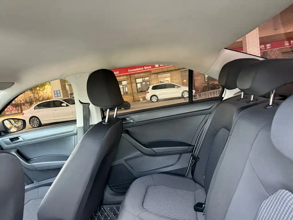 Volkswagen Santana — миниатюра 9