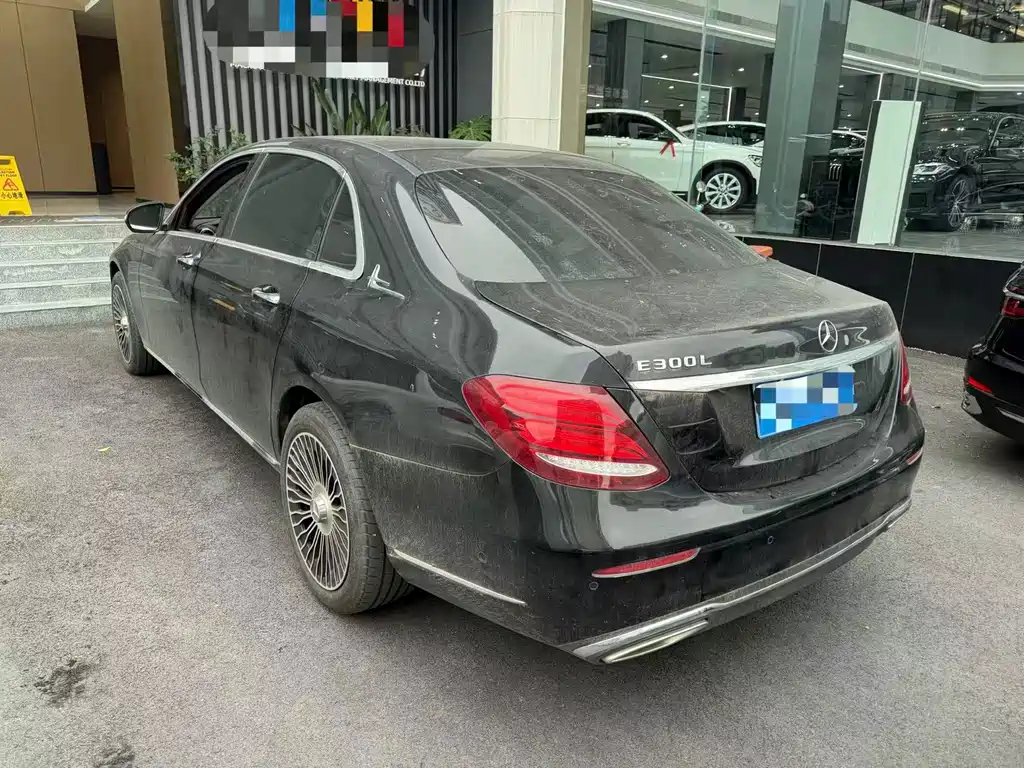 Mercedes-Benz E-Class — миниатюра 9