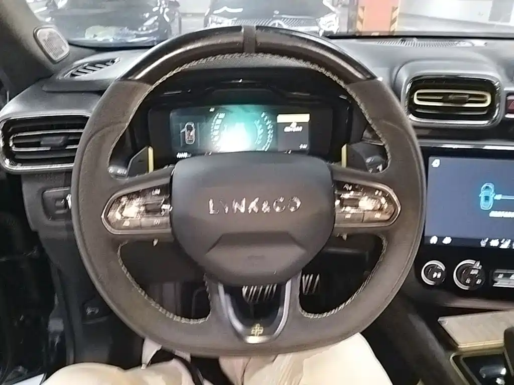 Lynk & Co 03 — миниатюра 11