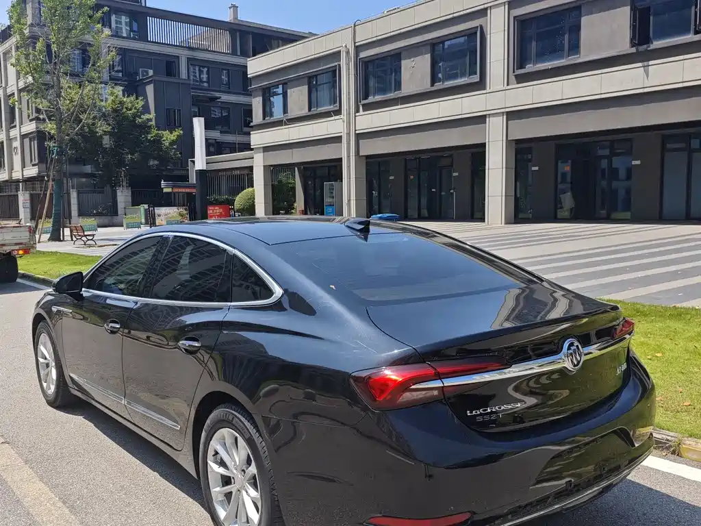 Buick LaCrosse — миниатюра 7