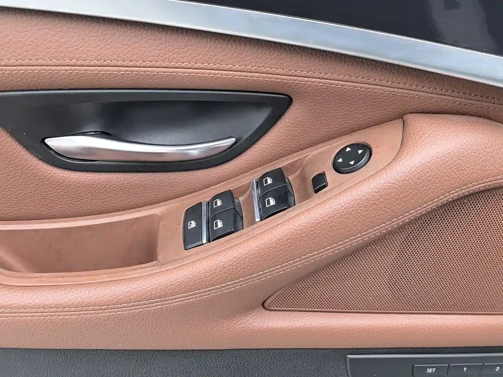 BMW 5 Series (Import) — миниатюра 9