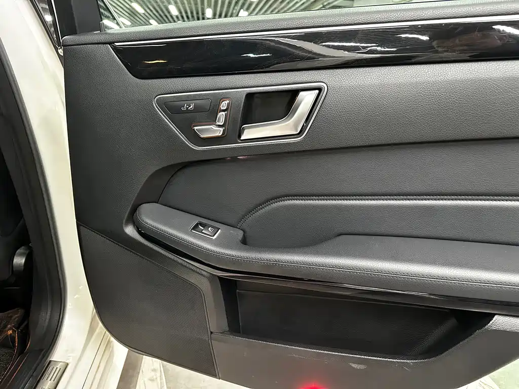 Mercedes-Benz E-Class — миниатюра 19