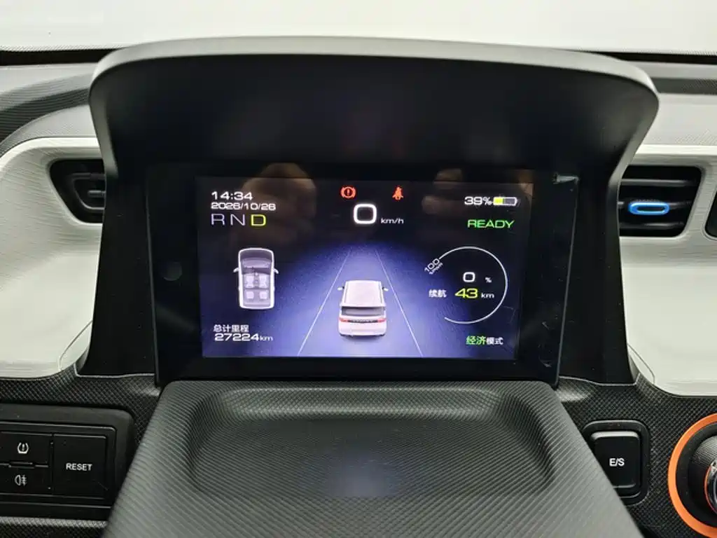 Wuling MINIEV — миниатюра 4