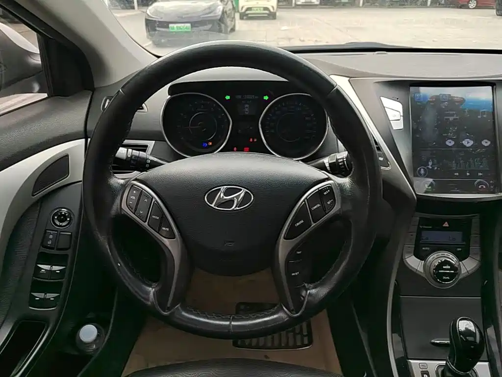 Hyundai Elantra Langdong — миниатюра 11