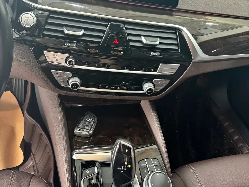 BMW 5 Series — миниатюра 15