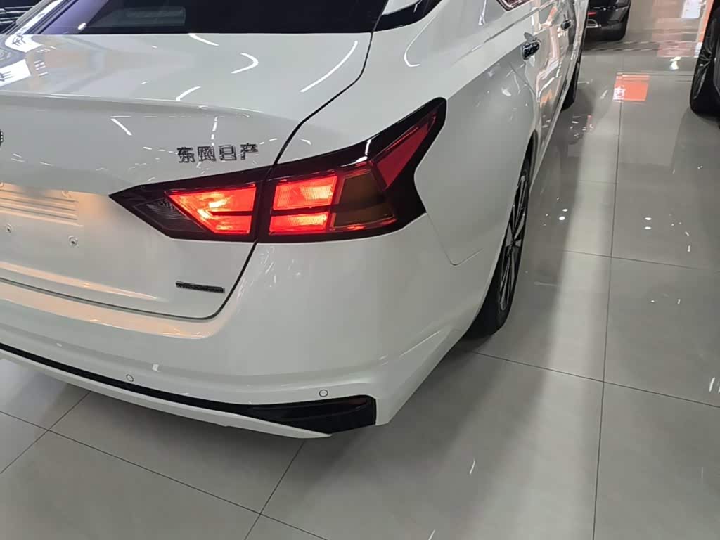 Nissan Teana 2.0 л 2022 г. Белый, пробег 28300 км
