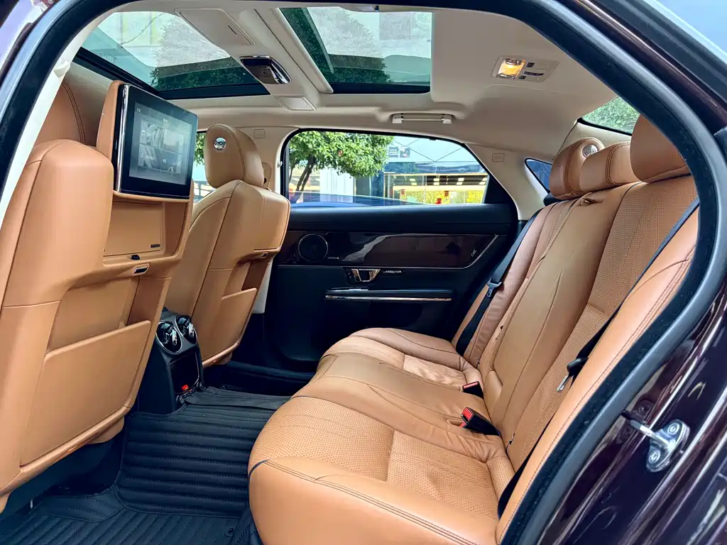 Jaguar XJ — миниатюра 8